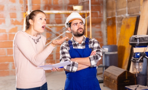 photo of a woman complaining about the mistake of her contractor